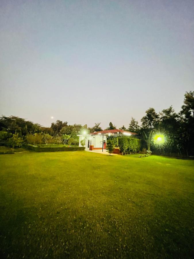 グルガウン Anantam Aravaliヴィラ エクステリア 写真