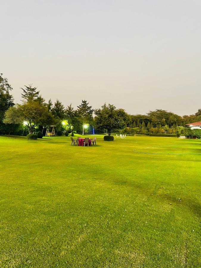 グルガウン Anantam Aravaliヴィラ エクステリア 写真