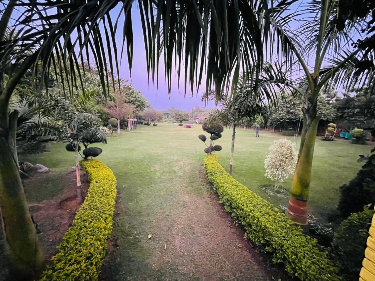 グルガウン Anantam Aravaliヴィラ エクステリア 写真